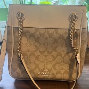 Coach Cammie Chain Bucket Bag.